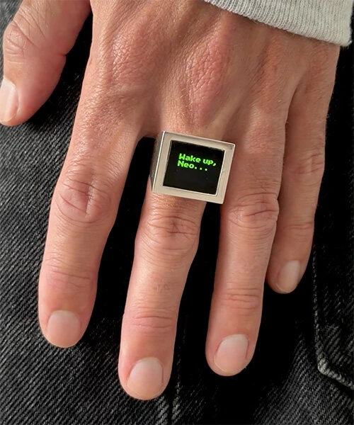 Miniature display ring showing green code